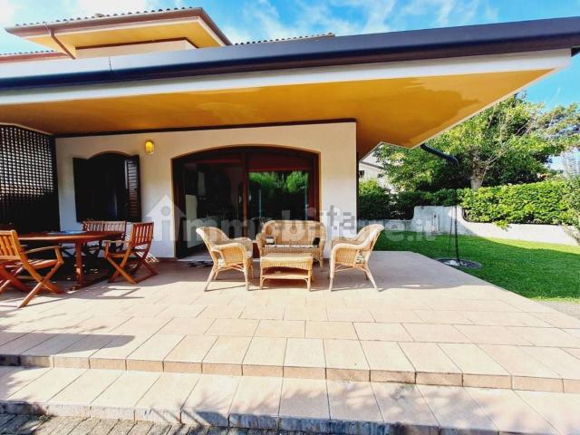 Villetta bifamiliare in vendita di 126 m² in Via Veglia