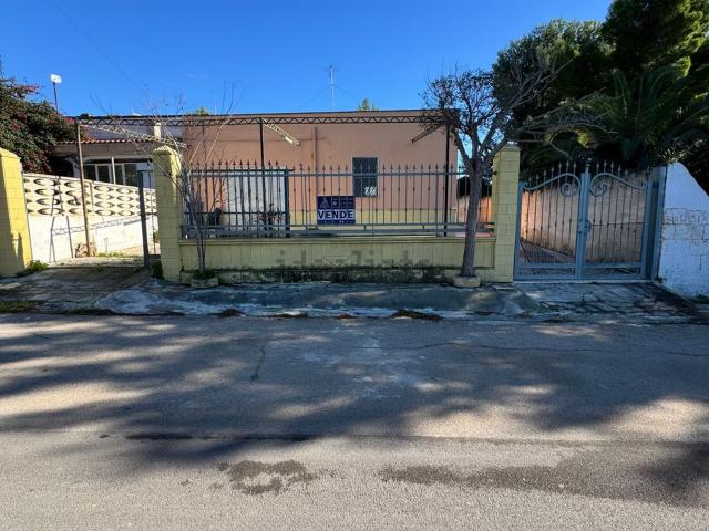 Villetta bifamiliare in vendita di 126 m² in Via dei Tigli, 12