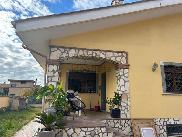 Villetta bifamiliare in vendita di 126 m² in Via Stefano Assemani