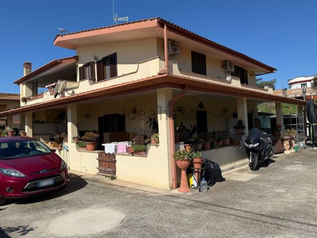 Villetta bifamiliare in vendita di 128 m² in Via Foscagno