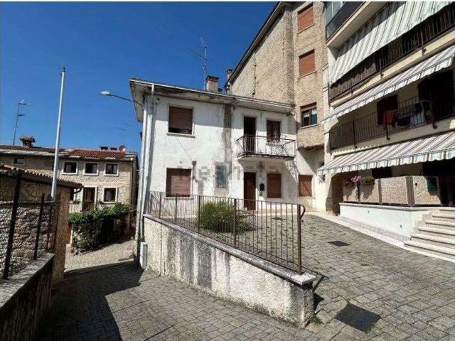 Villetta bifamiliare in vendita di 128 m² in Via Lessini, 13
