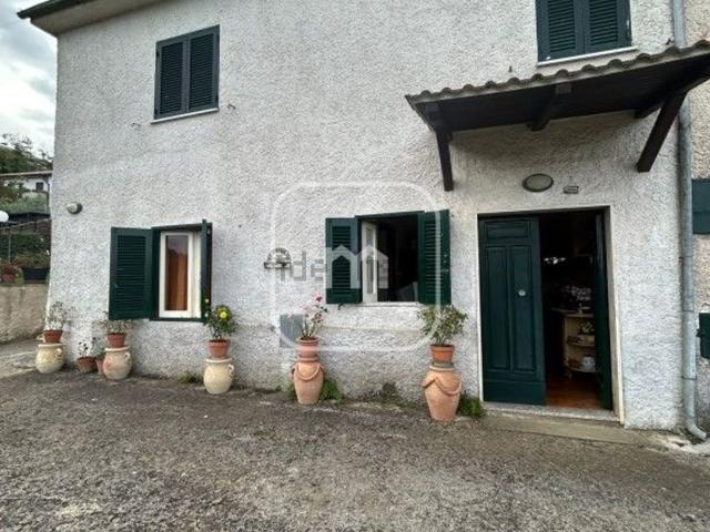 Villetta bifamiliare in vendita di 128 m² in Via Selvatico