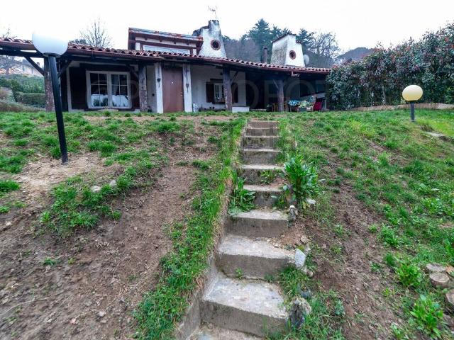Villetta bifamiliare in vendita di 128 m² in Via Spinuida, 22