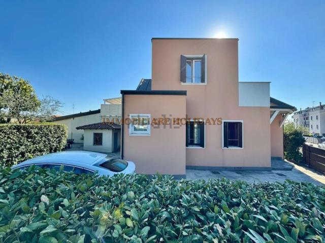 Villetta bifamiliare in vendita di 129 m² in Via Monte Baldo, 10