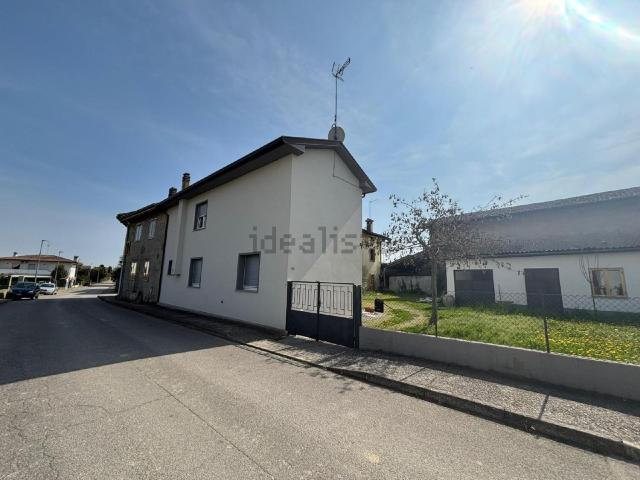 Villetta bifamiliare in vendita di 129 m² in Via Rive, 33