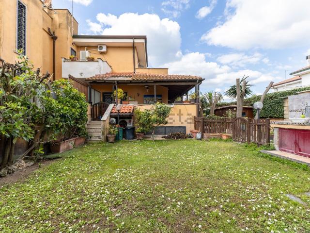 Villetta bifamiliare in vendita di 129 m² in Viale Viareggio