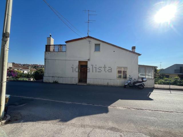 Villetta bifamiliare in vendita di 133 m² in Via San Leonardo, 11