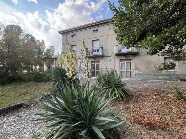 Villetta bifamiliare in vendita di 130 m² in Strada Chiesa di Castelnovo, 18