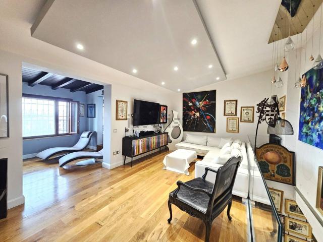 Villetta bifamiliare in vendita di 130 m² in Strada delle Pietrare