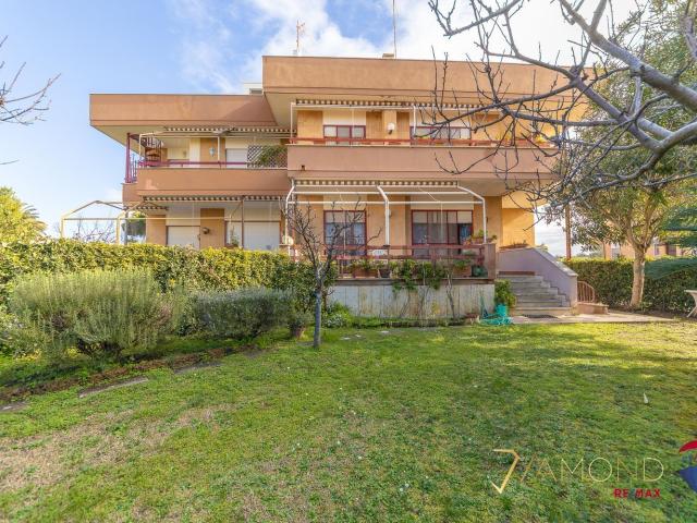Villetta bifamiliare in vendita di 130 m² in Strada Statale 1, 183