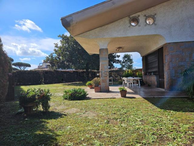 Villetta bifamiliare in vendita di 130 m² in Via Tevere, 66