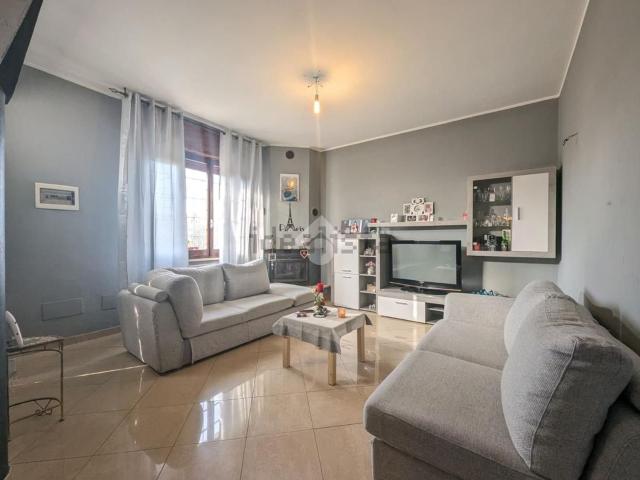 Villetta bifamiliare in vendita di 130 m² in Via Val d&apos Enza, 67