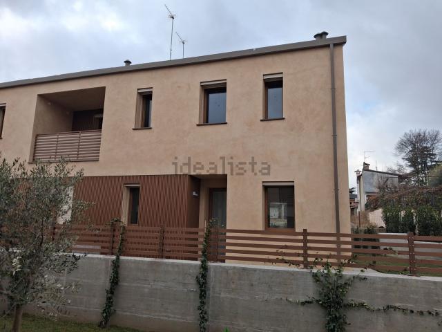 Villetta bifamiliare in vendita di 130 m² in Via Ada Negri