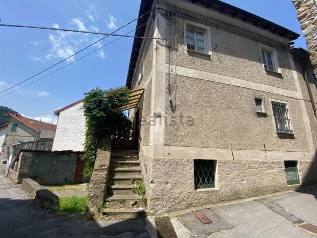 Villetta bifamiliare in vendita di 130 m² in Via Antica di Avosso, 34