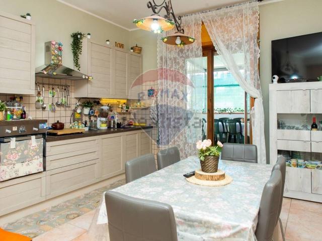 Villetta bifamiliare in vendita di 130 m² in Via Birago, 117