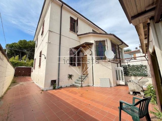 Villetta bifamiliare in vendita di 130 m² in Via Bolfano, 3