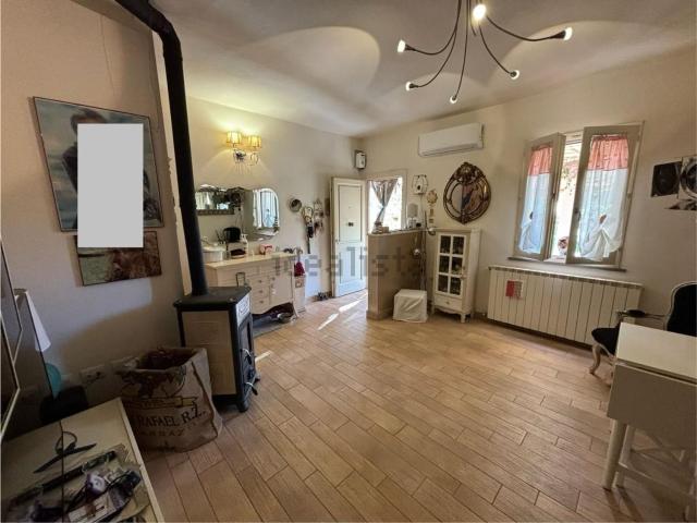 Villetta bifamiliare in vendita di 130 m² in Via Buecchio, 17