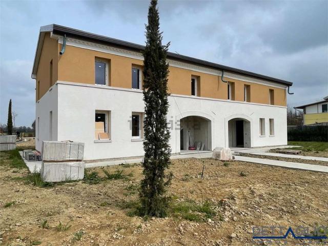 Villetta bifamiliare in vendita di 130 m² in Via Canaletto