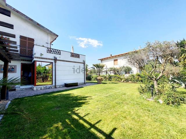 Villetta bifamiliare in vendita di 130 m² in Via Calcina, 23