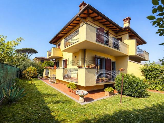 Villetta bifamiliare in vendita di 130 m² in Via Carlo Pisacane