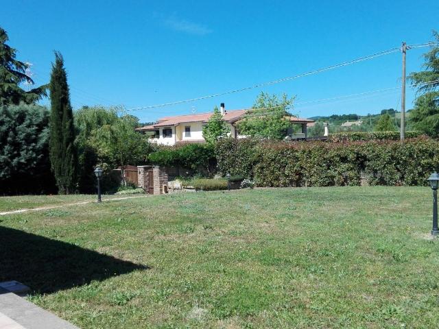 Villetta bifamiliare in vendita di 130 m² in Via Col Vento