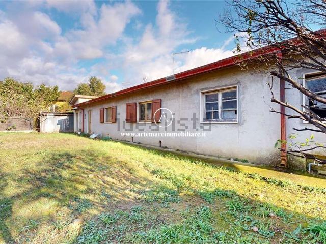 Villetta bifamiliare in vendita di 130 m² in Via Crociale, 8