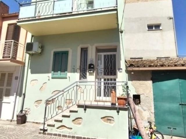 Villetta bifamiliare in vendita di 130 m² in Via de Felice, 58