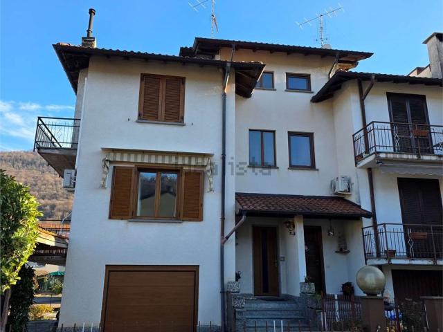 Villetta bifamiliare in vendita di 130 m² in Via degli Alpini, 3