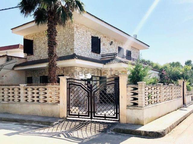 Villetta bifamiliare in vendita di 130 m² in Via dei Mandorli, 1
