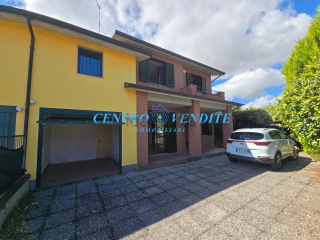 Villetta bifamiliare in vendita di 130 m² in Via del Lavoro, 13