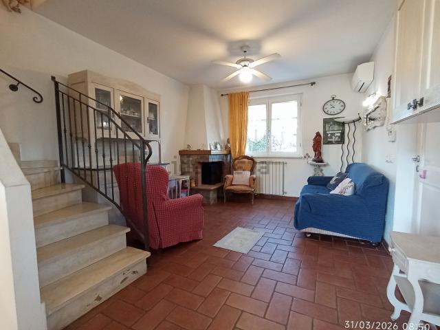 Villetta bifamiliare in vendita di 130 m² in Via delle Fragole