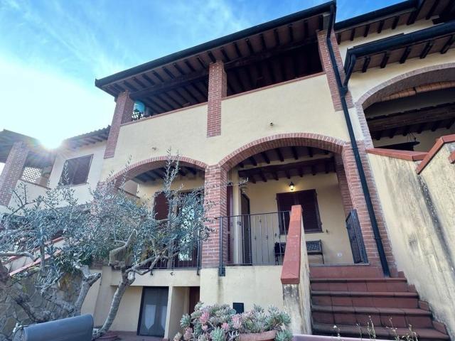 Villetta bifamiliare in vendita di 130 m² in Via Frassine, 742