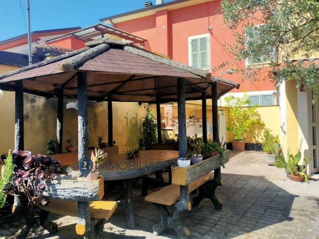 Villetta bifamiliare in vendita di 130 m² in Via G. Amendola, 2