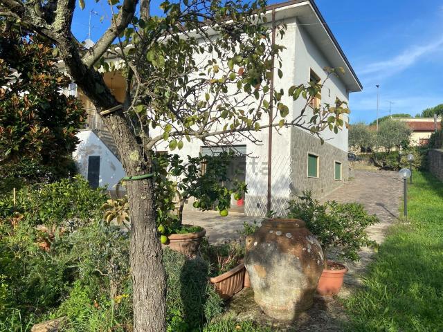 Villetta bifamiliare in vendita di 130 m² in Via Imprunetana per Tavarnuzze, 97