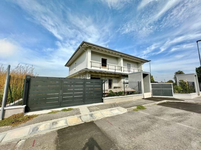 Villetta bifamiliare in vendita di 130 m² in Via leonardo da vinci, 4