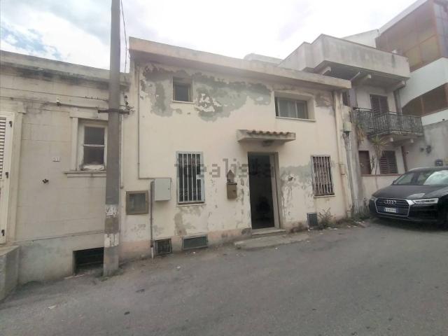 Villetta bifamiliare in vendita di 130 m² in Via Lecce in Faro Superiore, 29