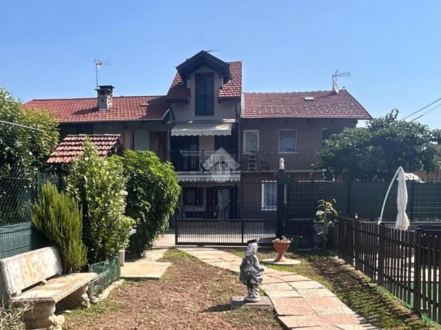 Villetta bifamiliare in vendita di 130 m² in Via Martiri Della Libertà, 32