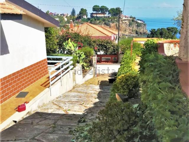 Villetta bifamiliare in vendita di 130 m² in Via Mediterraneo