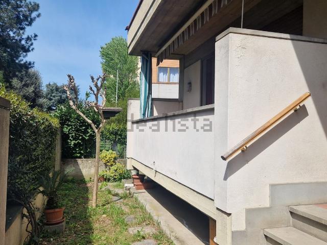 Villetta bifamiliare in vendita di 130 m² in Via Ottone Rosai