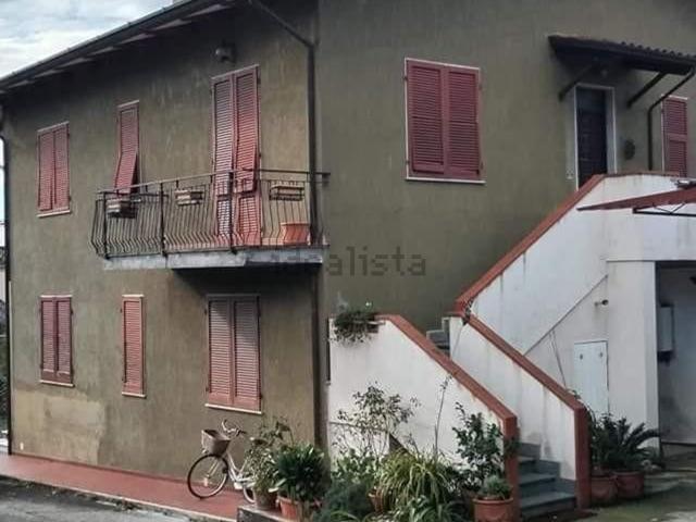 Villetta bifamiliare in vendita di 130 m² in Via Pernice