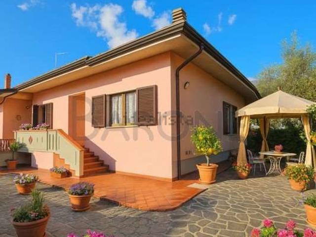 Villetta bifamiliare in vendita di 130 m² in Via Pratta