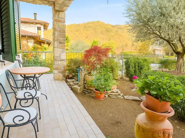 Villetta bifamiliare in vendita di 130 m² in Via Rocchetta