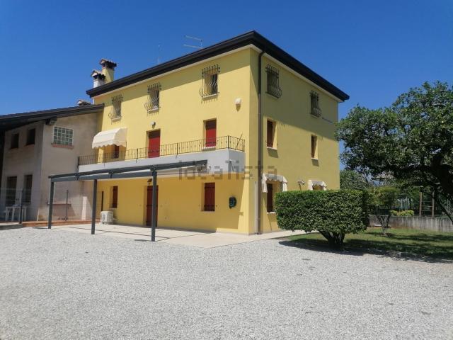 Villetta bifamiliare in vendita di 130 m² in Via Schiavonesca