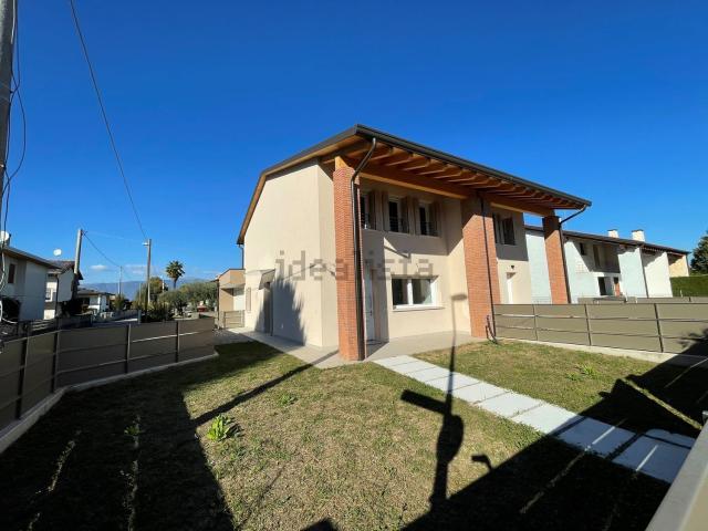 Villetta bifamiliare in vendita di 130 m²