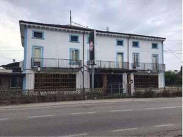 Villetta bifamiliare in vendita di 1313 m² in Località Madonnina di Prabiano, 11