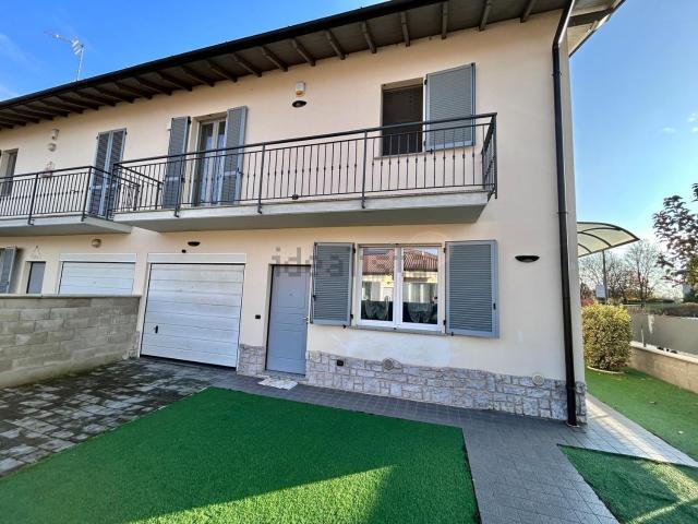 Villetta bifamiliare in vendita di 131 m² in Via Tramia, 92