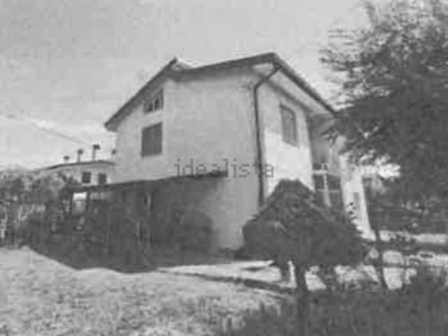 Villetta bifamiliare in vendita di 131 m² in Via Caltana