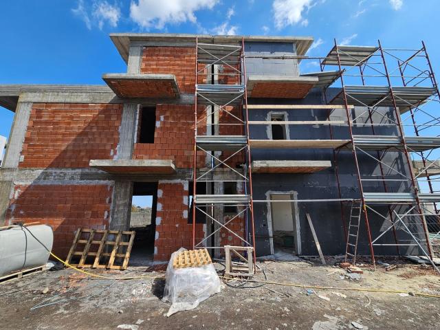 Villetta bifamiliare in vendita di 131 m² in Via Gabriele D&apos Annunzio