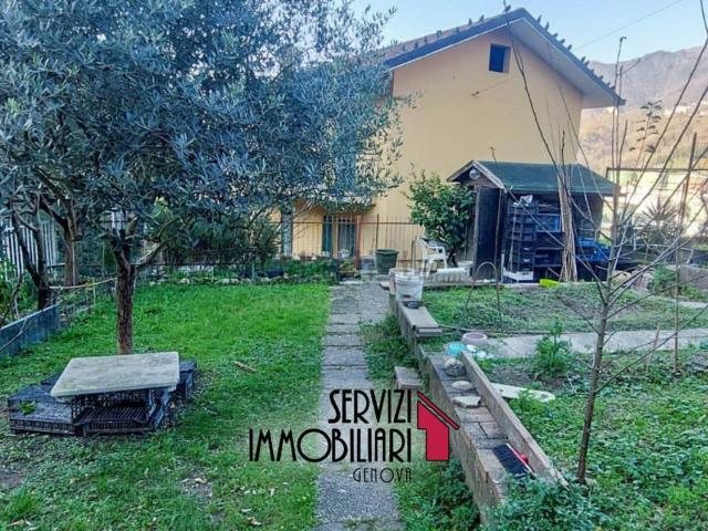 Villetta bifamiliare in vendita di 131 m² in Via Superiore Budulli