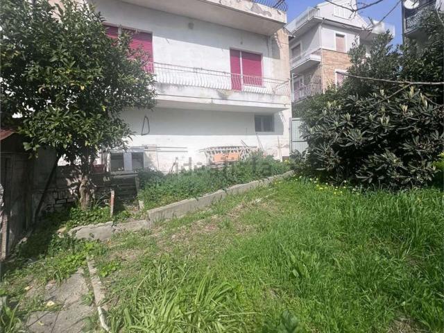 Villetta bifamiliare in vendita di 131 m² in Viale Cappuccini, 125